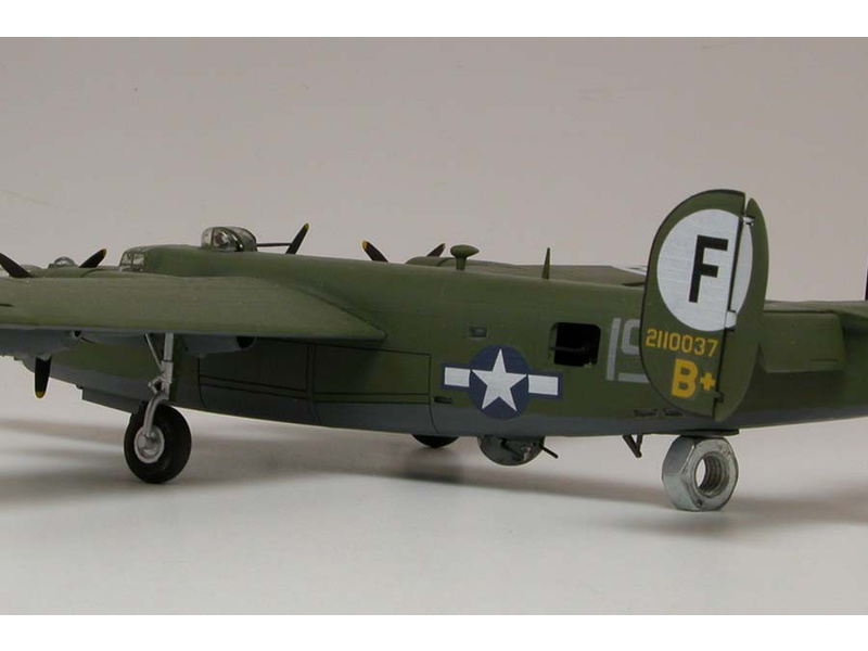 Airfix Consolidated B-24 Liberator (1:72) (AF-A06010) | Astra