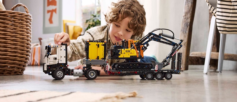 LEGO Technic - Nákladní auto Volvo FMX a elektrický bagr Volvo EC230