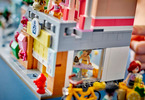 LEGO Friends - Apartmány a obchody v městečku Heartlake