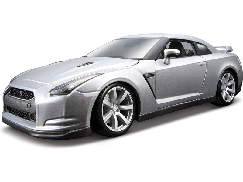 Bburago Nissan GT-R 2009 1:18 strieborná BB18-12079S