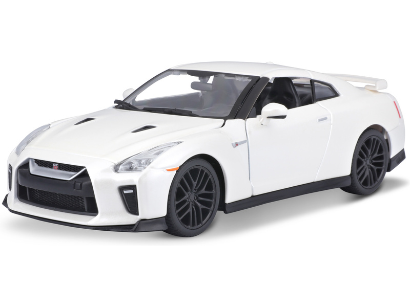 Bburago Plus Nissan GT-R 1:24 biela metalíza BB18-21082W